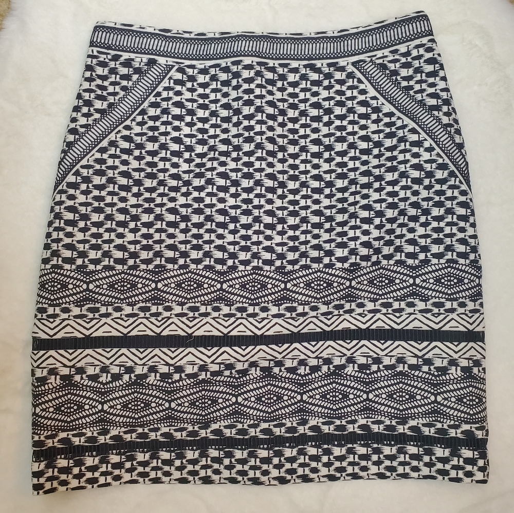 WHITE HOUSE BLACK MARKET | Black & Cream Skirt